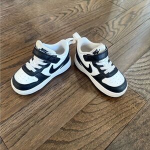 Nike Kids Court Borough Black and White Sneakers, Size 6